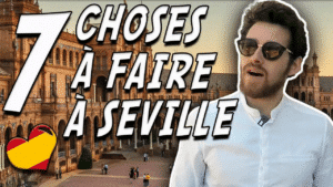 Miniature de vidéo avec une photo de Pierre et le titre « 7 choses à faire à Séville » avec une photo de Séville en arrière-plan, illustrant un article Holamigo