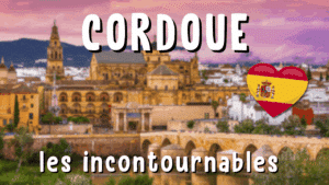 Illustration d'un article Holamigo avec le titre « Cordoue les incontournables » présentant un drapeau espagnol et une photo de Cordoue en fond